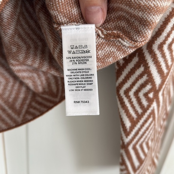 Geometric Brown and White Sweater by Halston - Picture 4 of 4